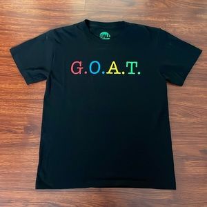 The shirt doesn’t fit anymore so I’m trying to sell it and get money. SIZE:S